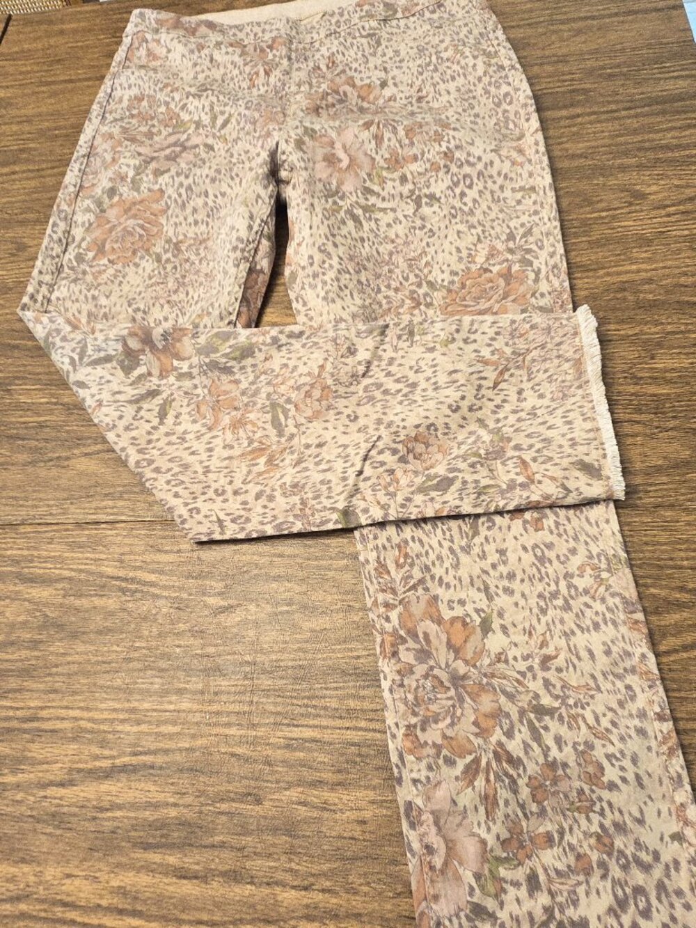 DG2 DIANE GILMAN Reversible Cotton Blend Floral/Tan Skinny Jeans - Size M/L